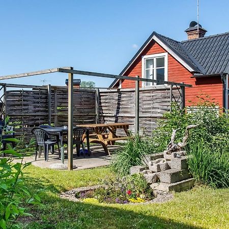 Simple Little Cottage In A Cozy Courtyard In Vimmerby Exterior foto