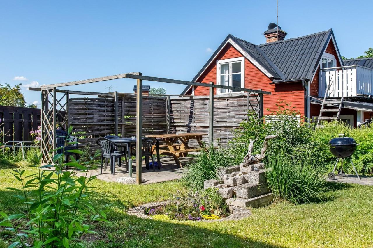 Simple Little Cottage In A Cozy Courtyard In Vimmerby Exterior foto